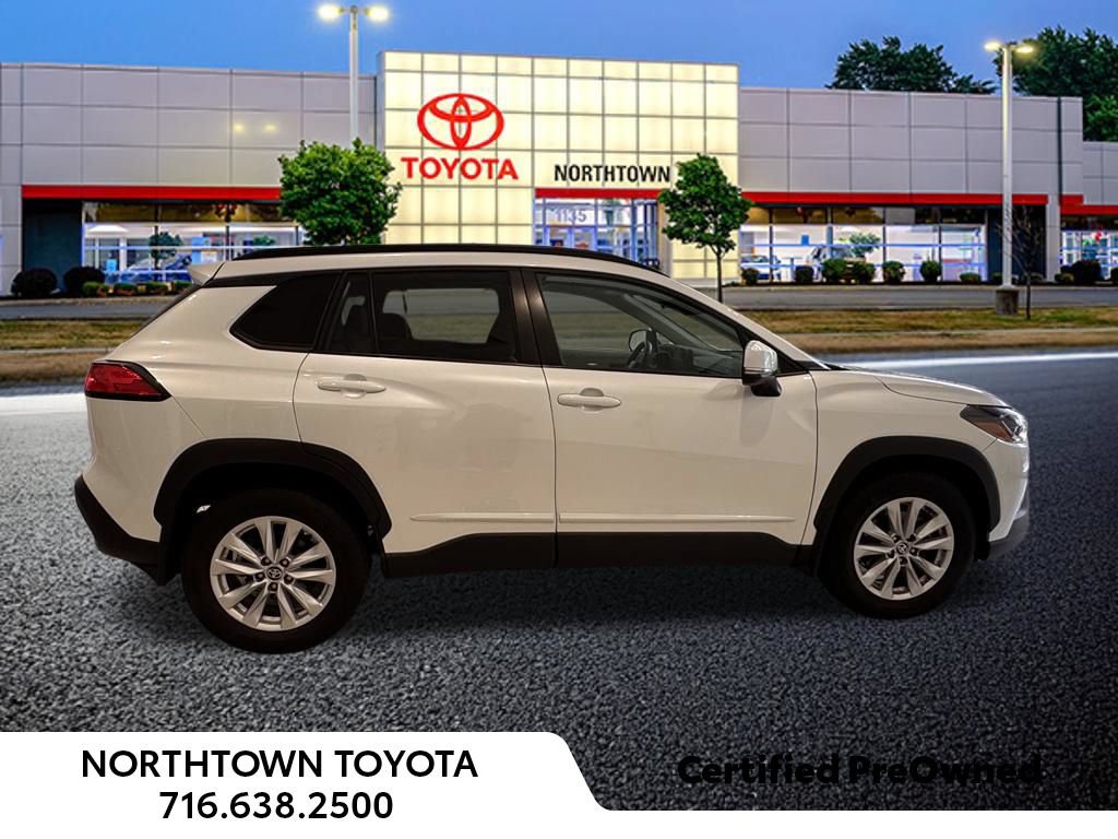 Used 2024 Toyota Corolla Cross LE FWD image 29