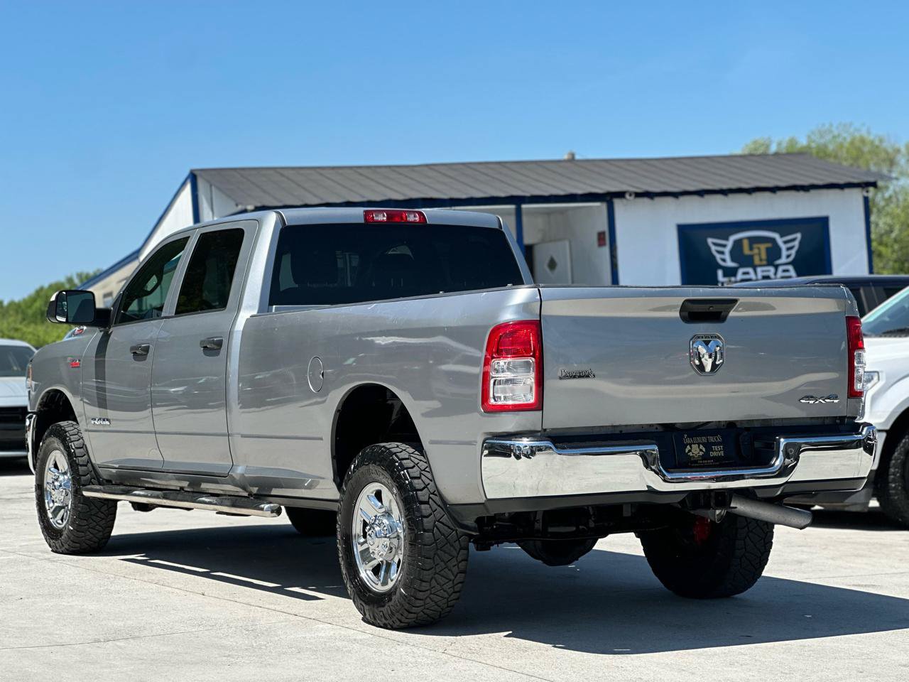 Used 2022 RAM 2500 Tradesman w/ Chrome Appearance Group AWD/4WD image 5
