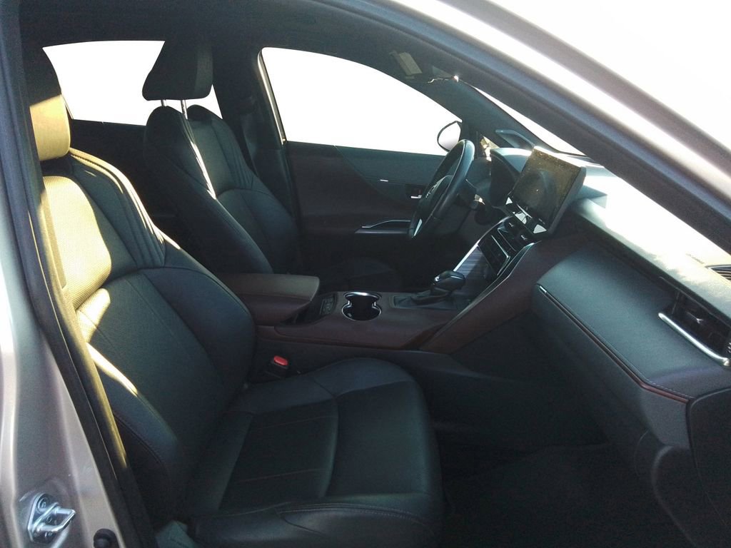 Used 2021 Toyota Venza Limited image 15