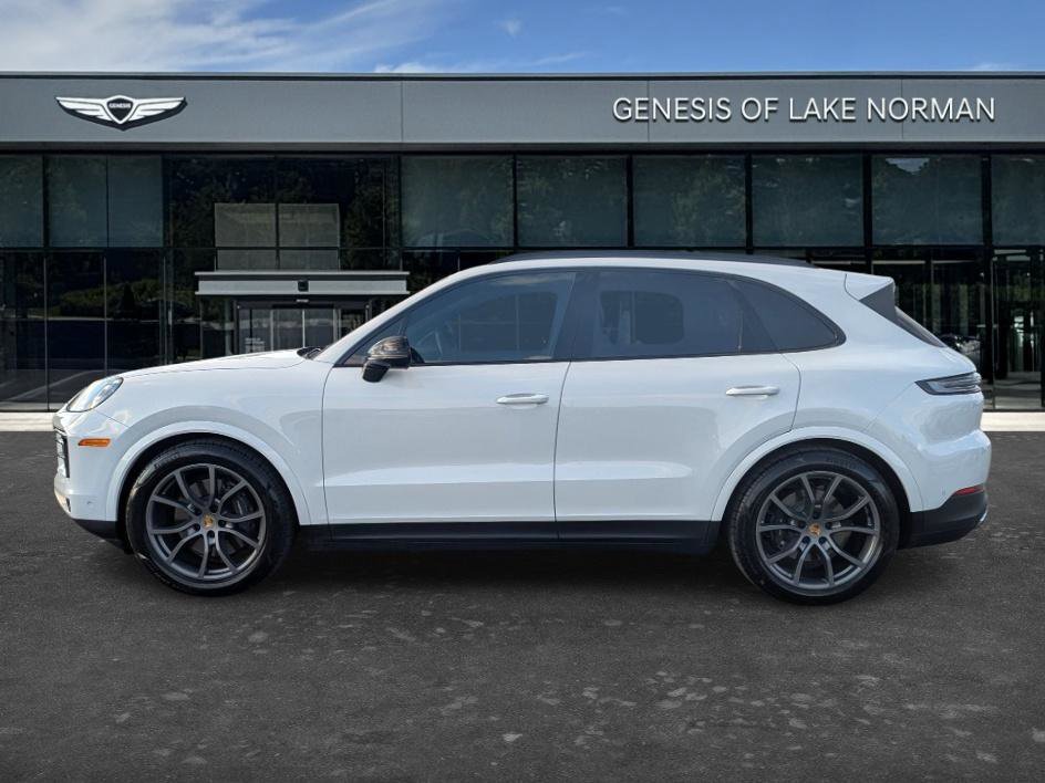 Used 2024 Porsche Cayenne AWD/4WD image 8