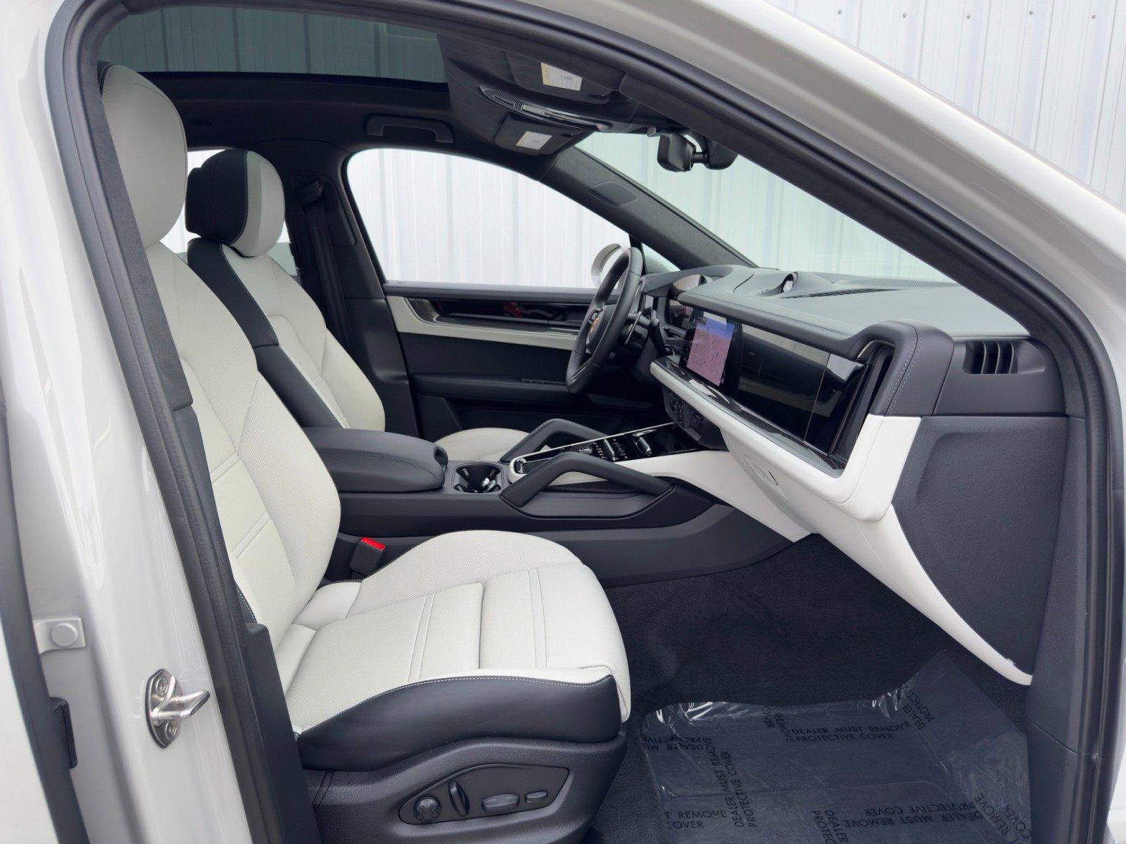 Used 2024 Porsche Cayenne Turbo AWD/4WD image 17