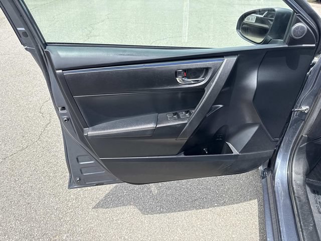 Used 2018 Toyota Corolla SE w/ Carpet Mat Package (TMS) FWD image 11