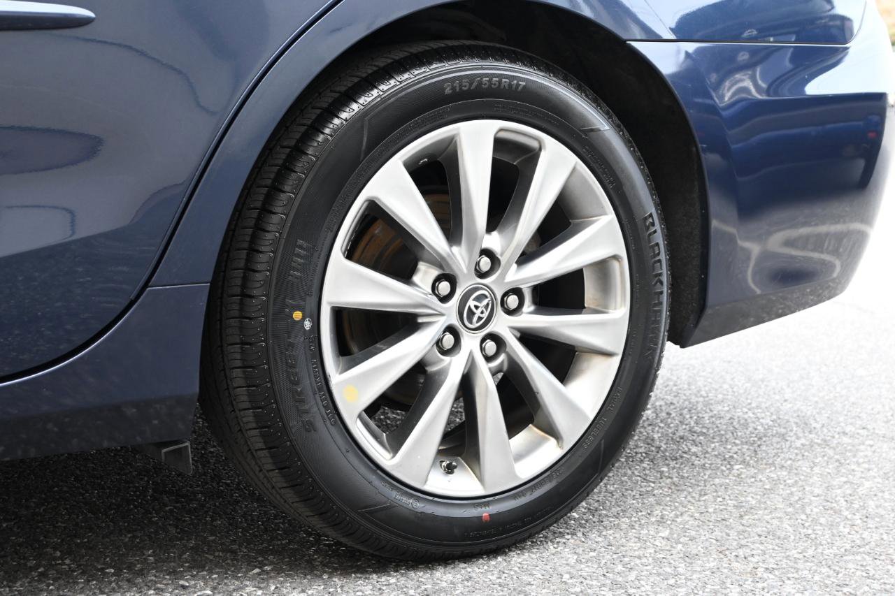 Used 2017 Toyota Camry XLE w/ Moonroof Package image 34