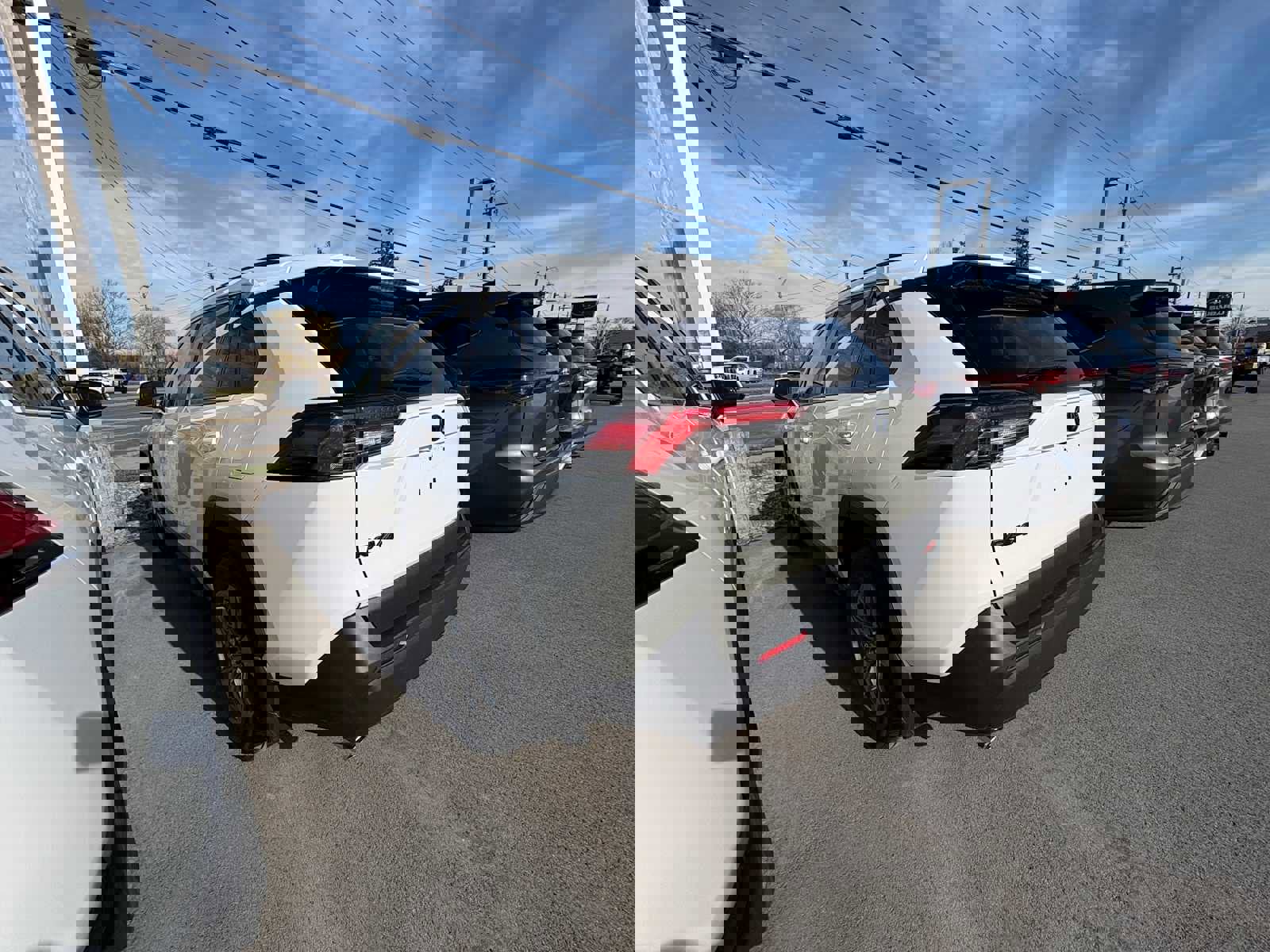 Used 2023 Toyota RAV4 XLE w/ Convenience Package image 4