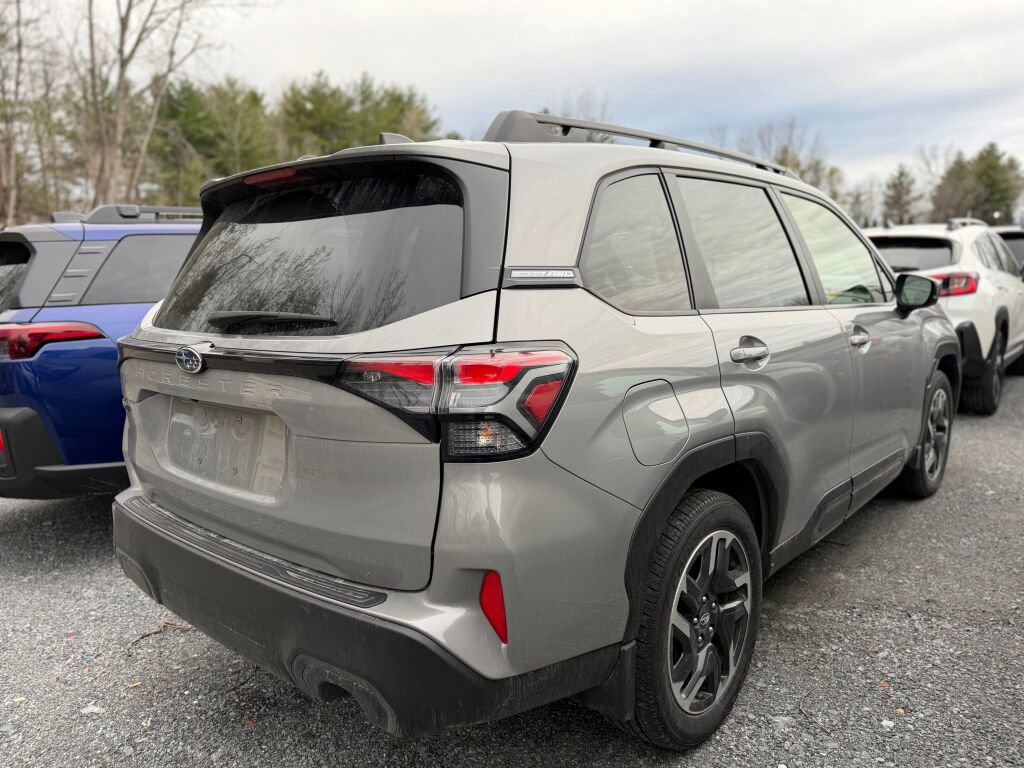 Used 2025 Subaru Forester Limited AWD/4WD image 5