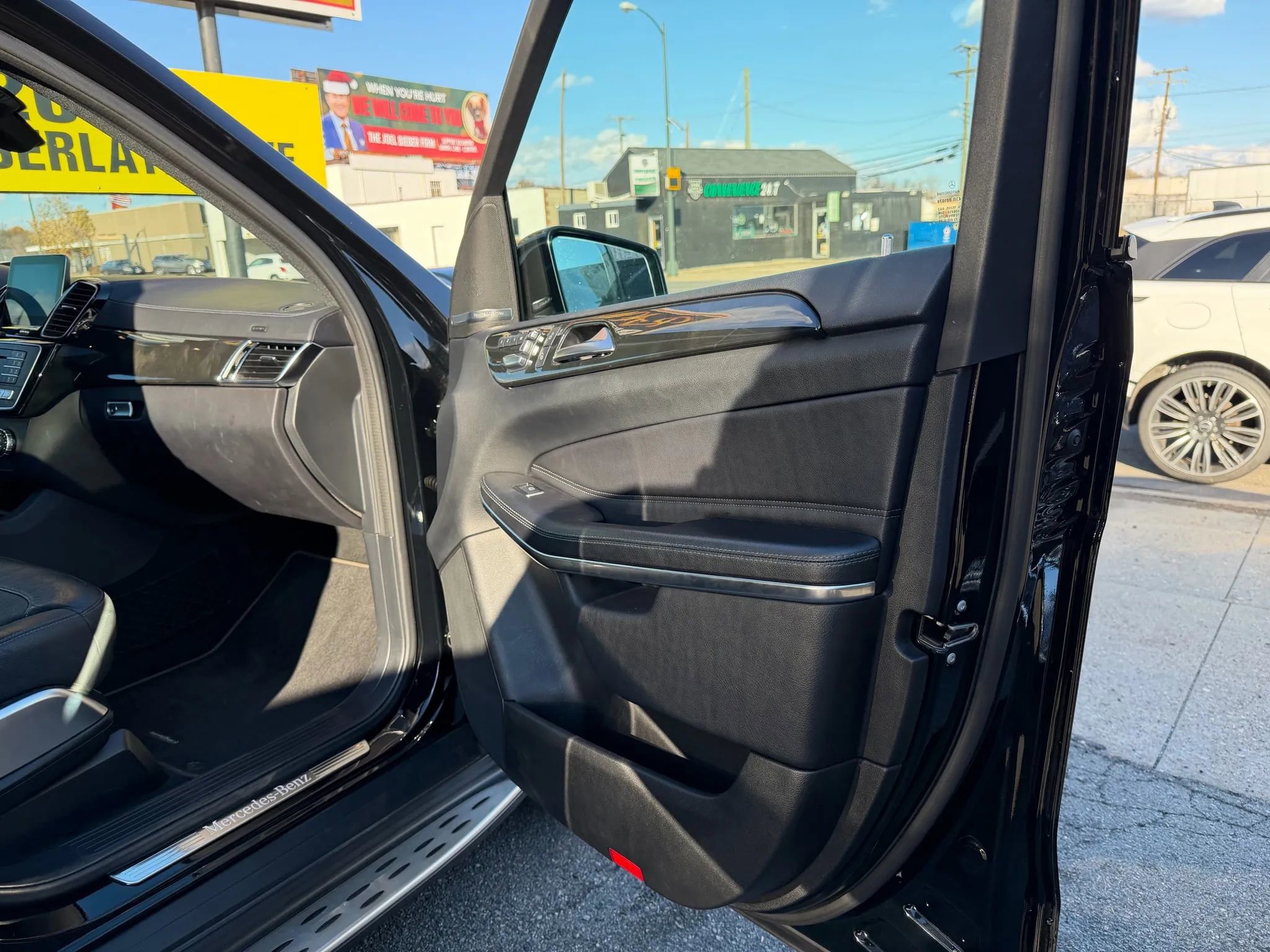 Used 2017 Mercedes-Benz GLS 550 4MATIC w/ Driver Assistance Package image 7