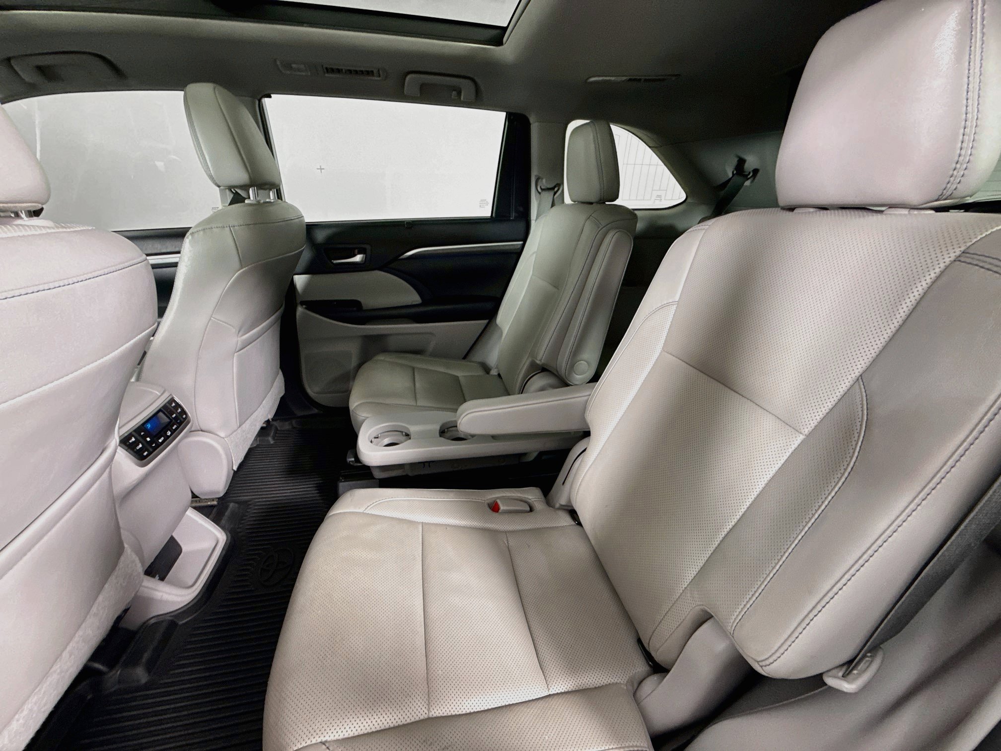 Used 2019 Toyota Highlander Limited Platinum AWD/4WD image 24