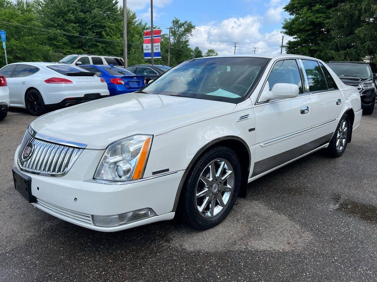 Used 2011 Cadillac DTS Luxury FWD image 2