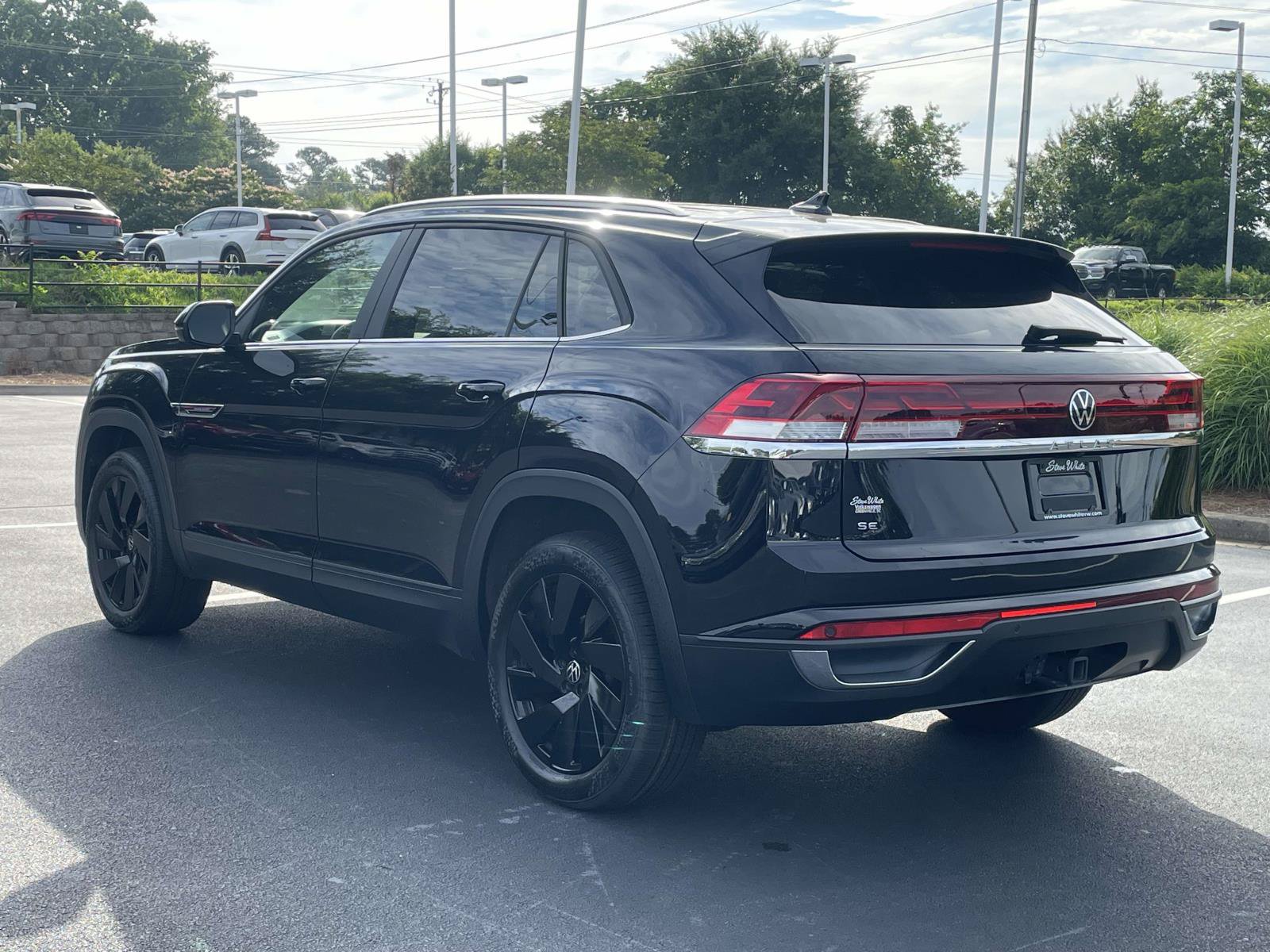 Certified 2025 Volkswagen Atlas Cross Sport SE FWD image 5