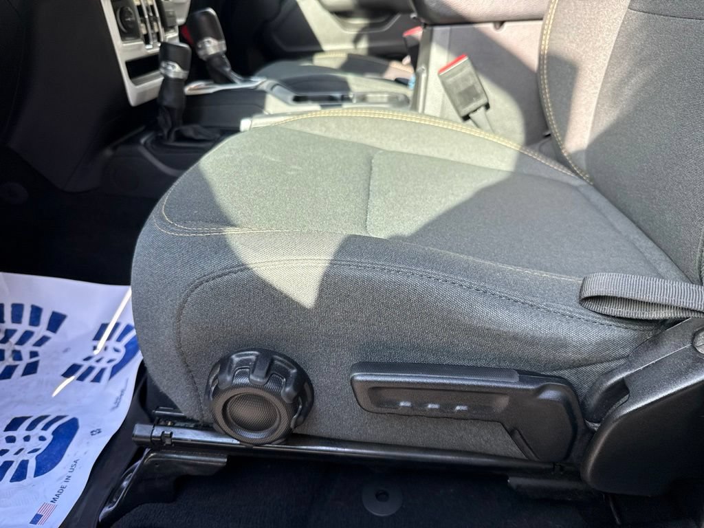 Used 2024 Jeep Wrangler Unlimited w/ Convenience Group AWD/4WD image 9