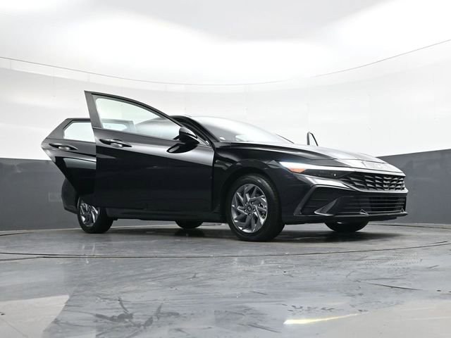 Used 2024 Hyundai Elantra SEL image 43