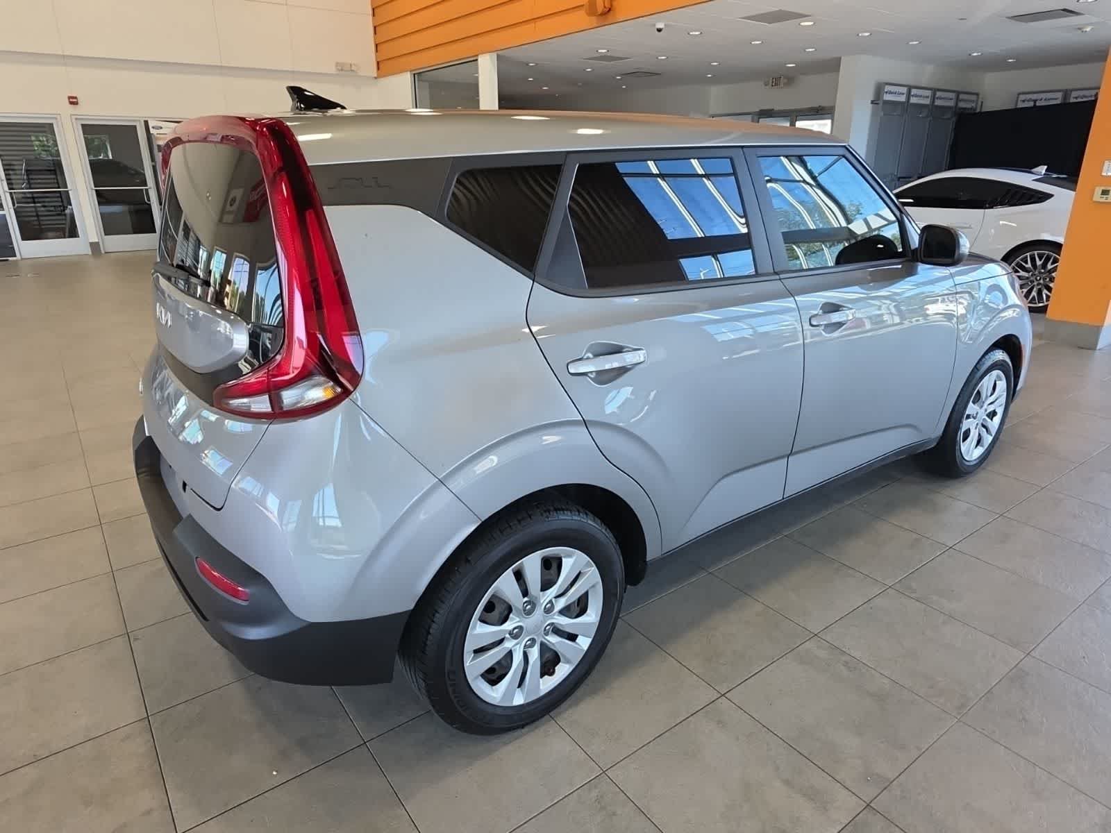 Used 2022 Kia Soul LX FWD image 9