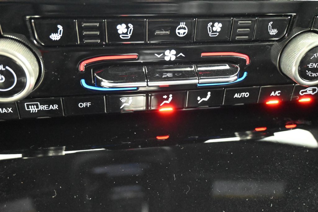 Used 2022 Jeep Grand Cherokee Overland w/ Luxury Tech Group IV RWD image 19