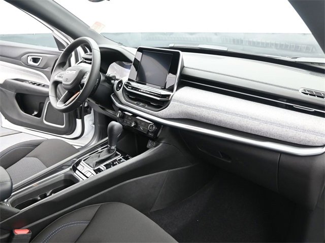 Used 2025 Jeep Compass Sport image 12