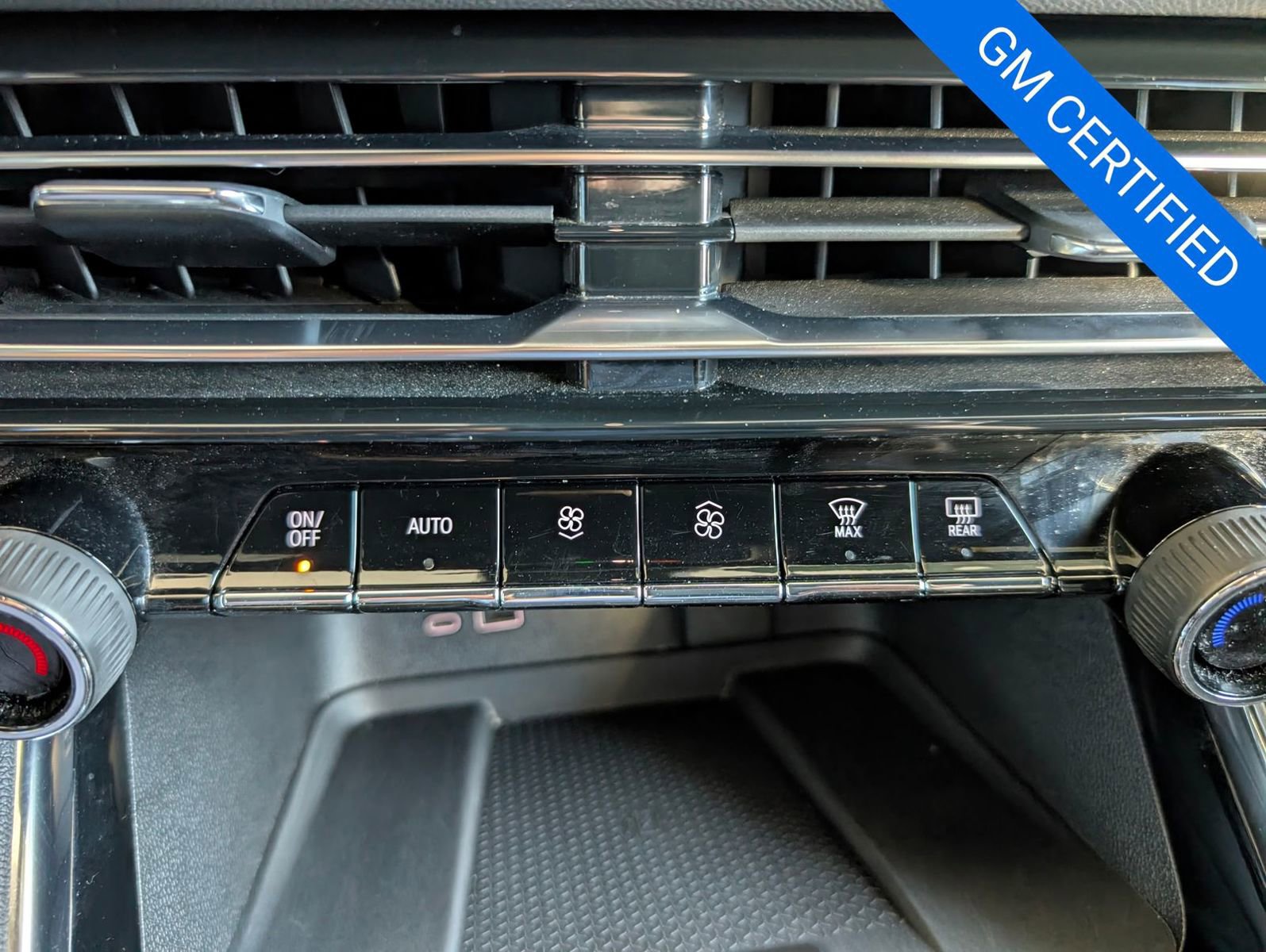 Used 2025 Chevrolet Traverse LT image 22