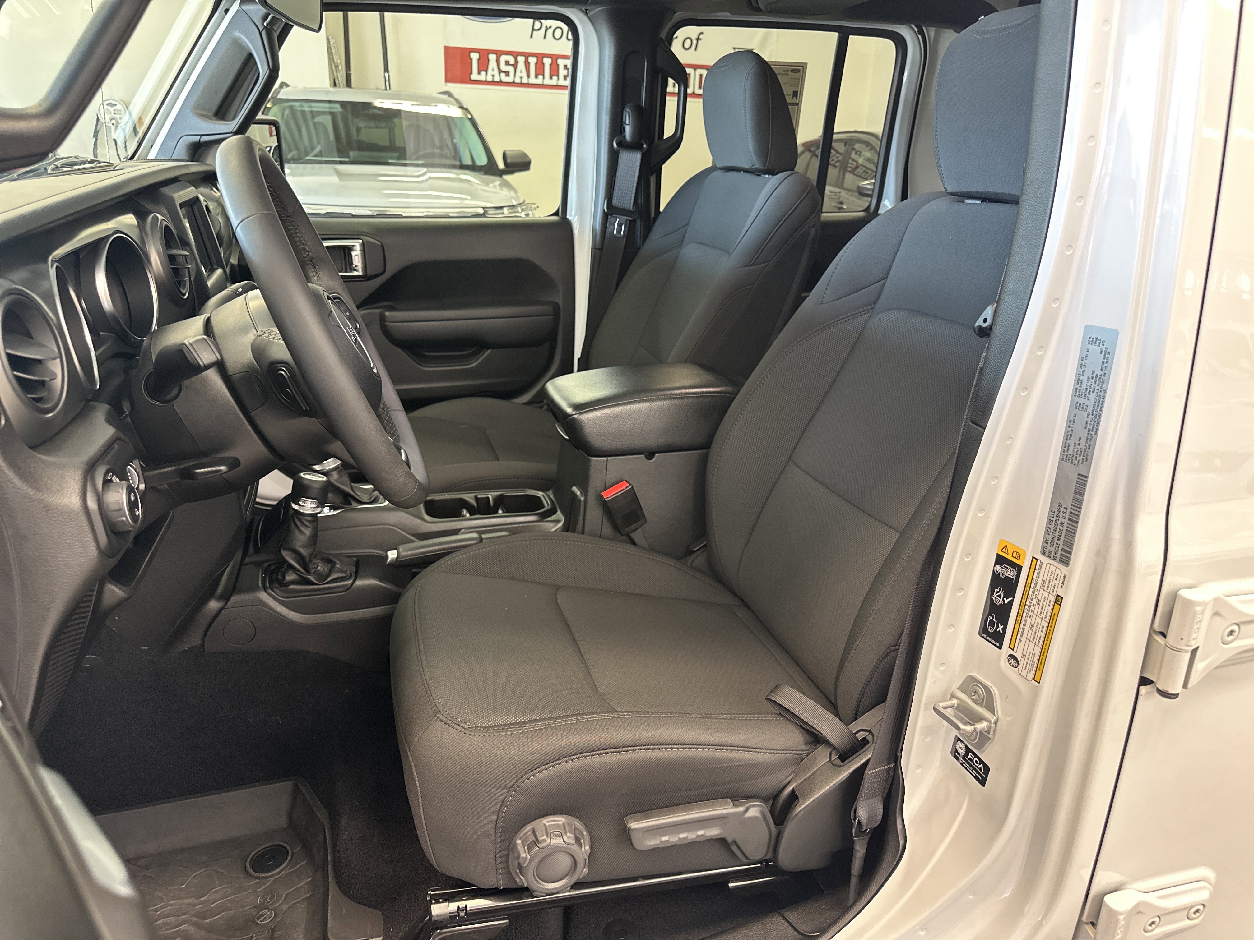 Used 2023 Jeep Gladiator Sport image 4