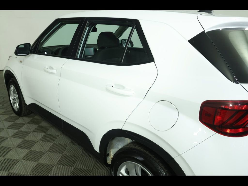 Used 2026 Hyundai Venue SE FWD image 18