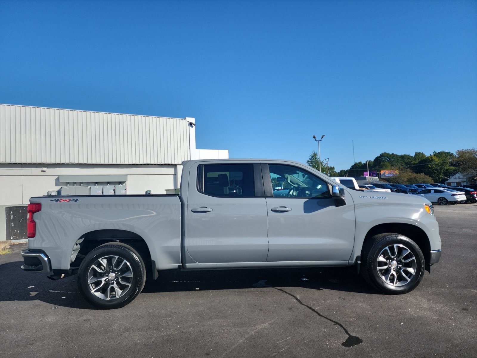 Used 2024 Chevrolet Silverado 1500 LT AWD/4WD image 6