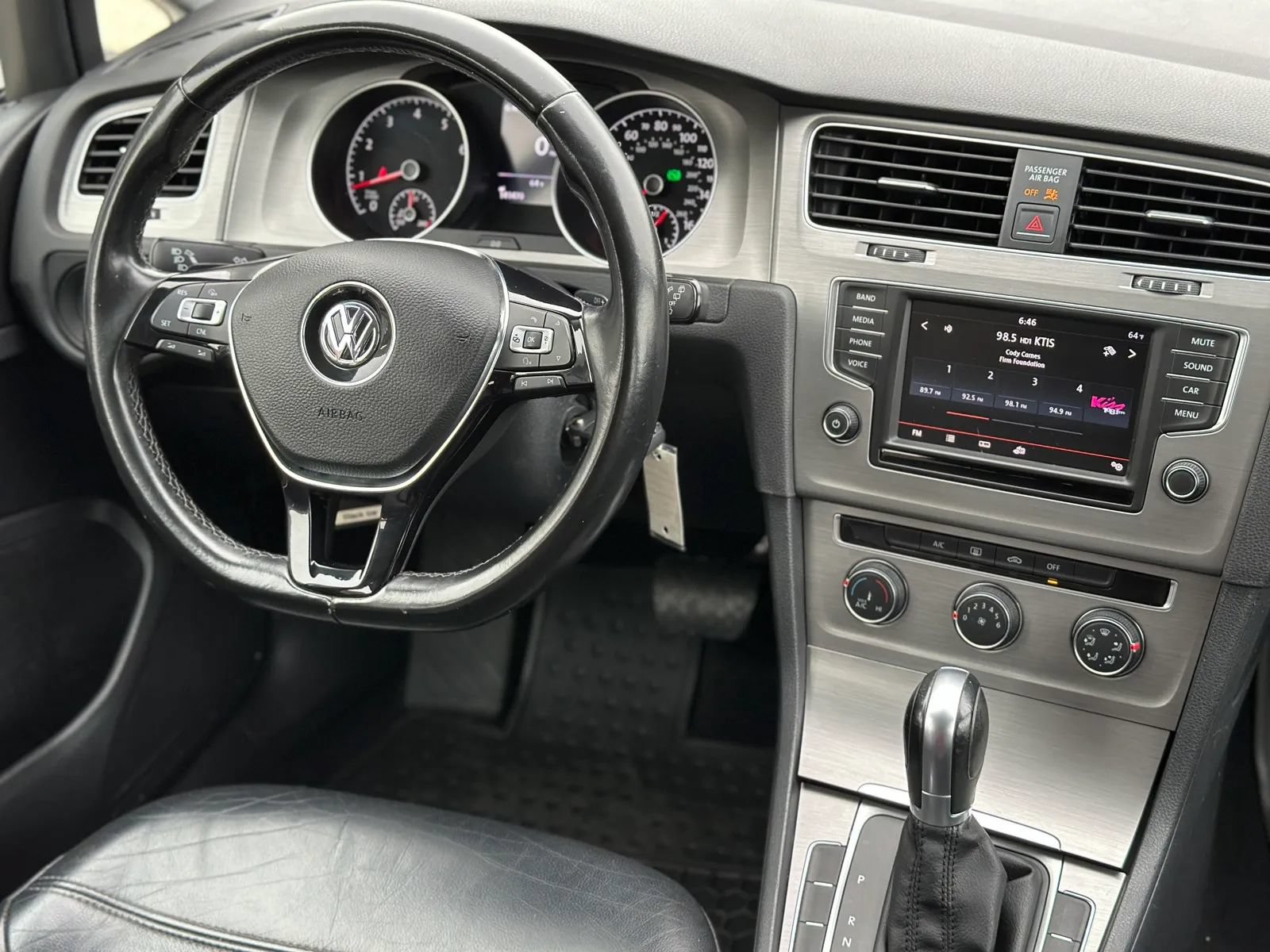 Used 2016 Volkswagen Golf S FWD image 25