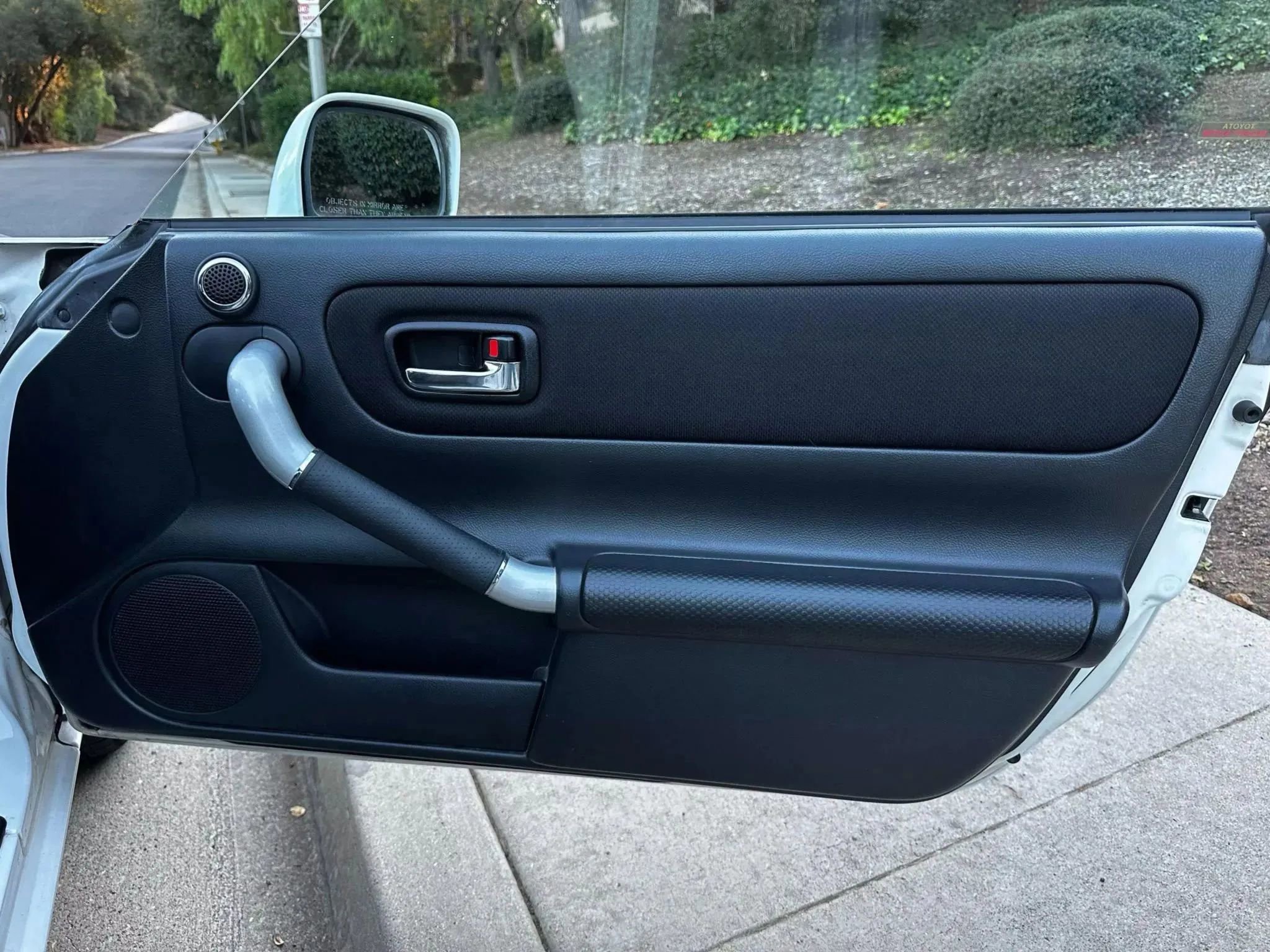 Used 2005 Toyota MR2 image 25