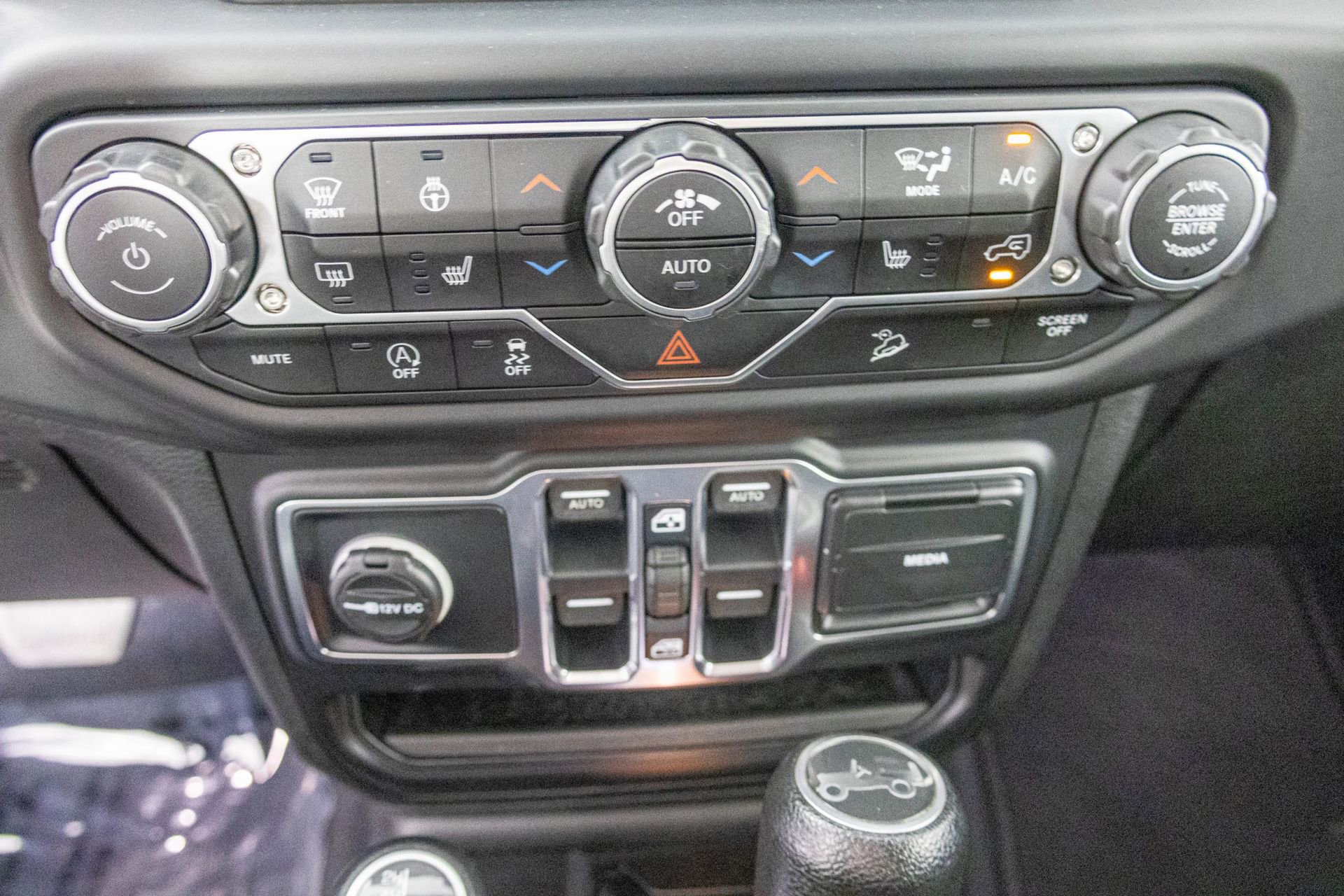 Used 2018 Jeep Wrangler Unlimited Sahara image 25