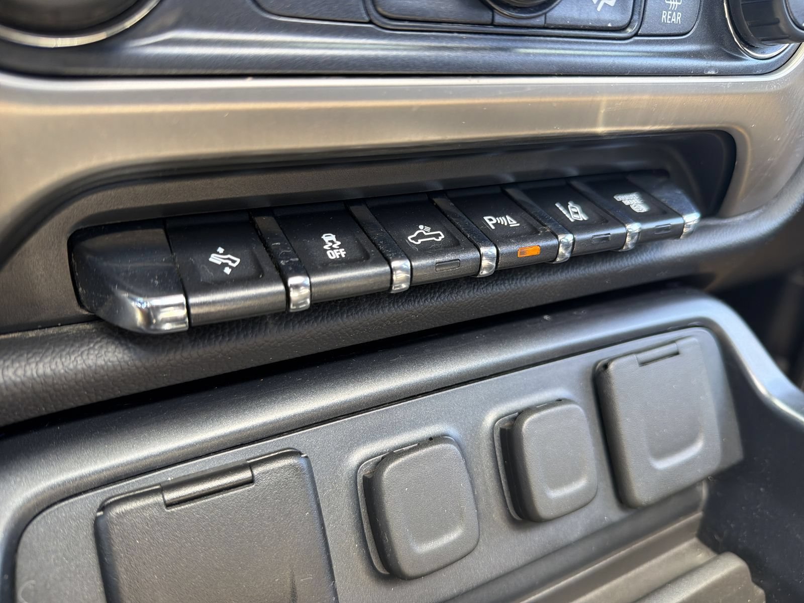 Used 2018 GMC Sierra 2500 Denali w/ Duramax Plus Package AWD/4WD image 19