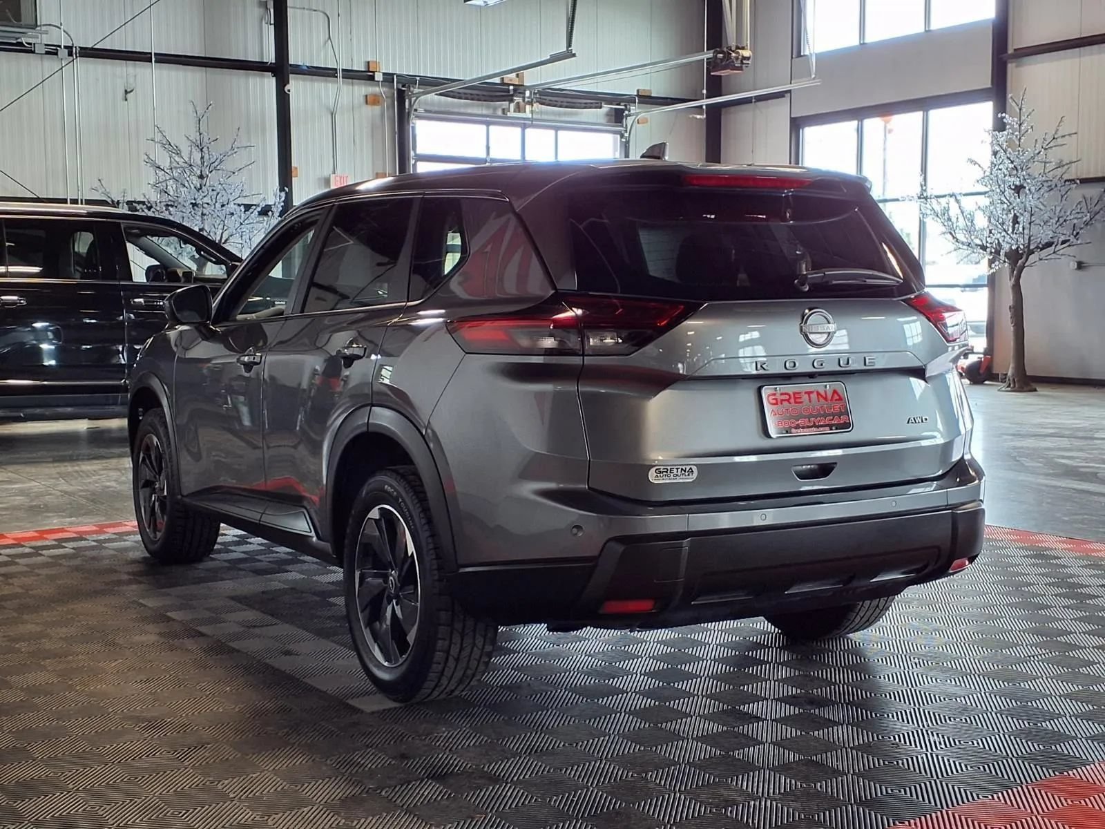 Used 2025 Nissan Rogue SV AWD/4WD image 4