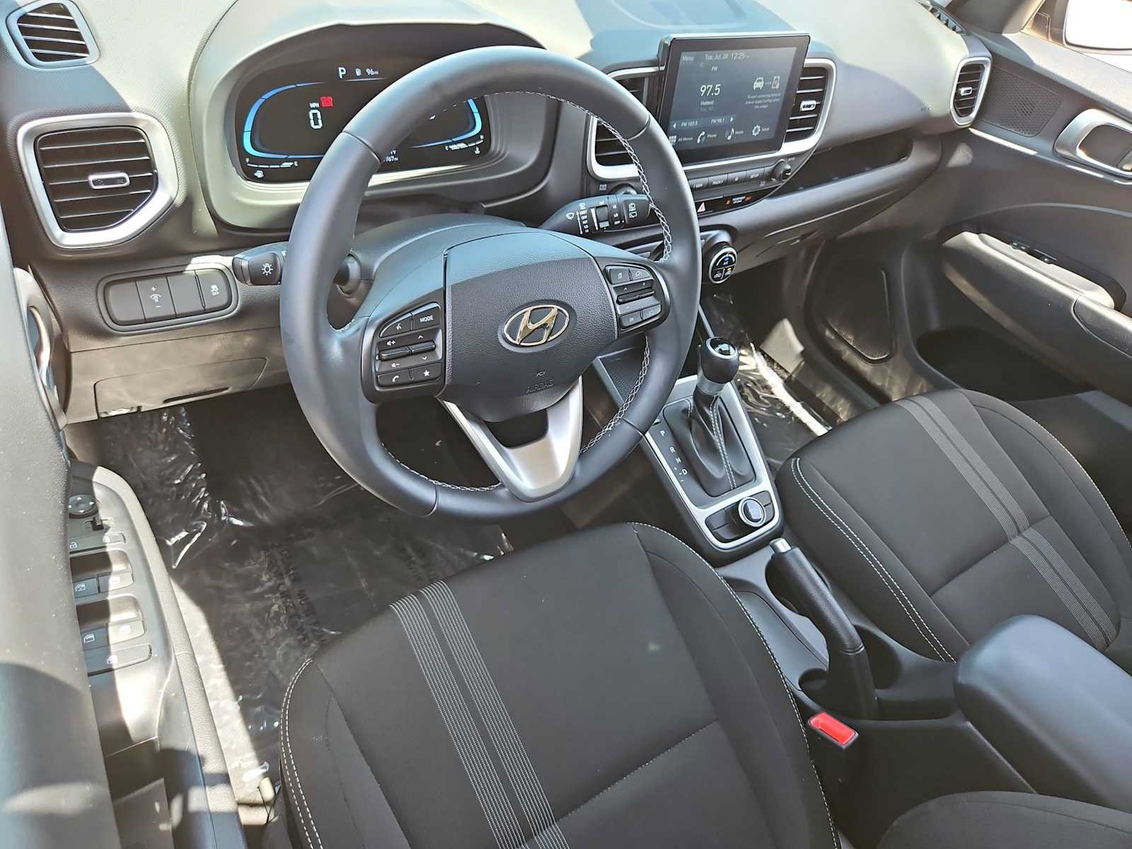 Certified 2024 Hyundai Venue SEL FWD image 10