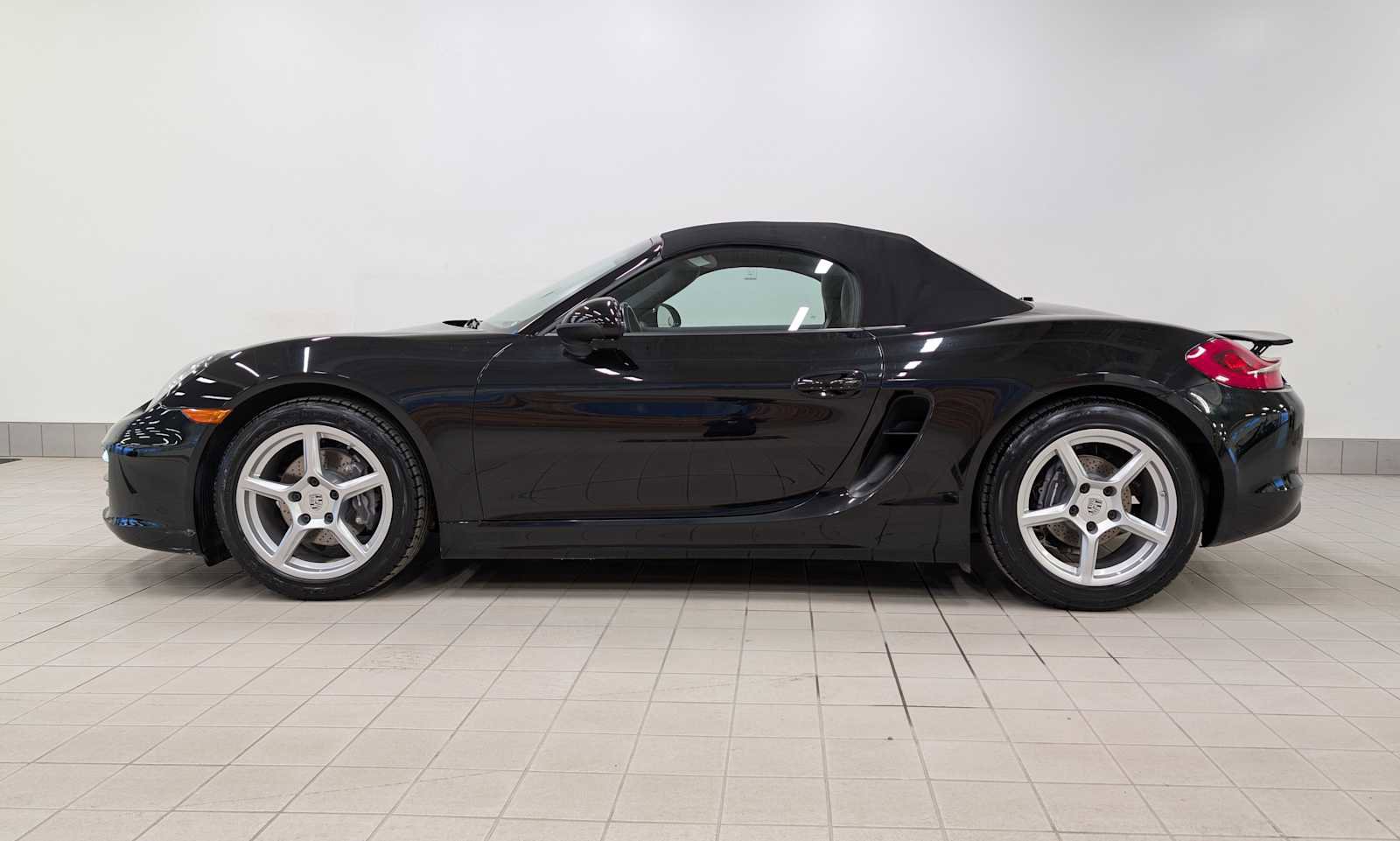 Used 2016 Porsche Boxster image 2