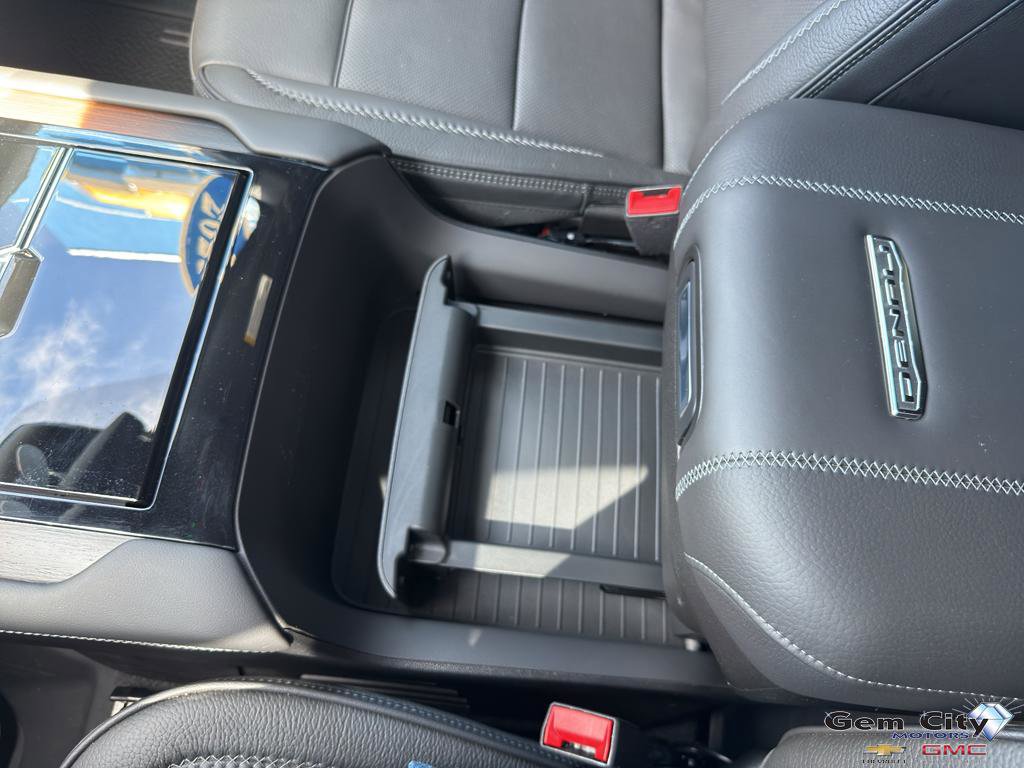 Used 2025 GMC Yukon XL Denali w/ Sun & Power Step Package AWD/4WD image 28