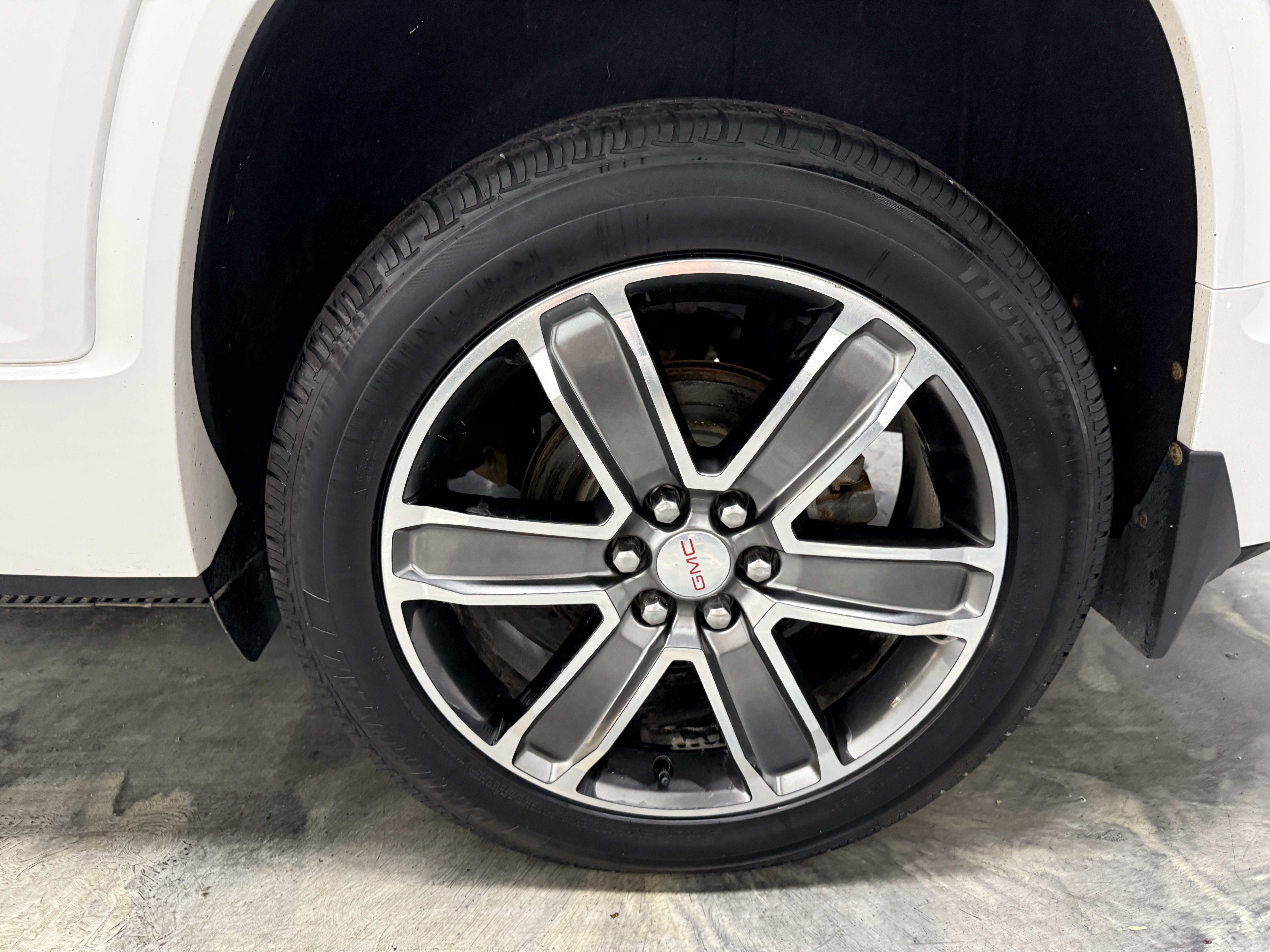 Used 2018 GMC Acadia Denali AWD/4WD image 30