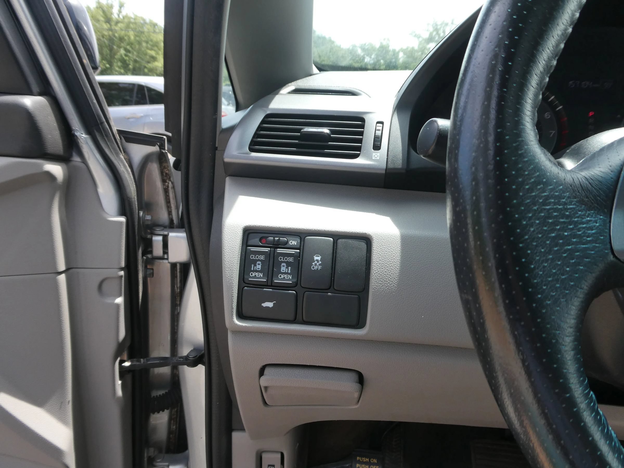 Used 2011 Honda Odyssey EX-L image 18
