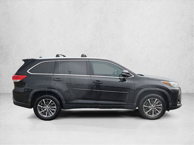 Used 2019 Toyota Highlander XLE FWD image 4