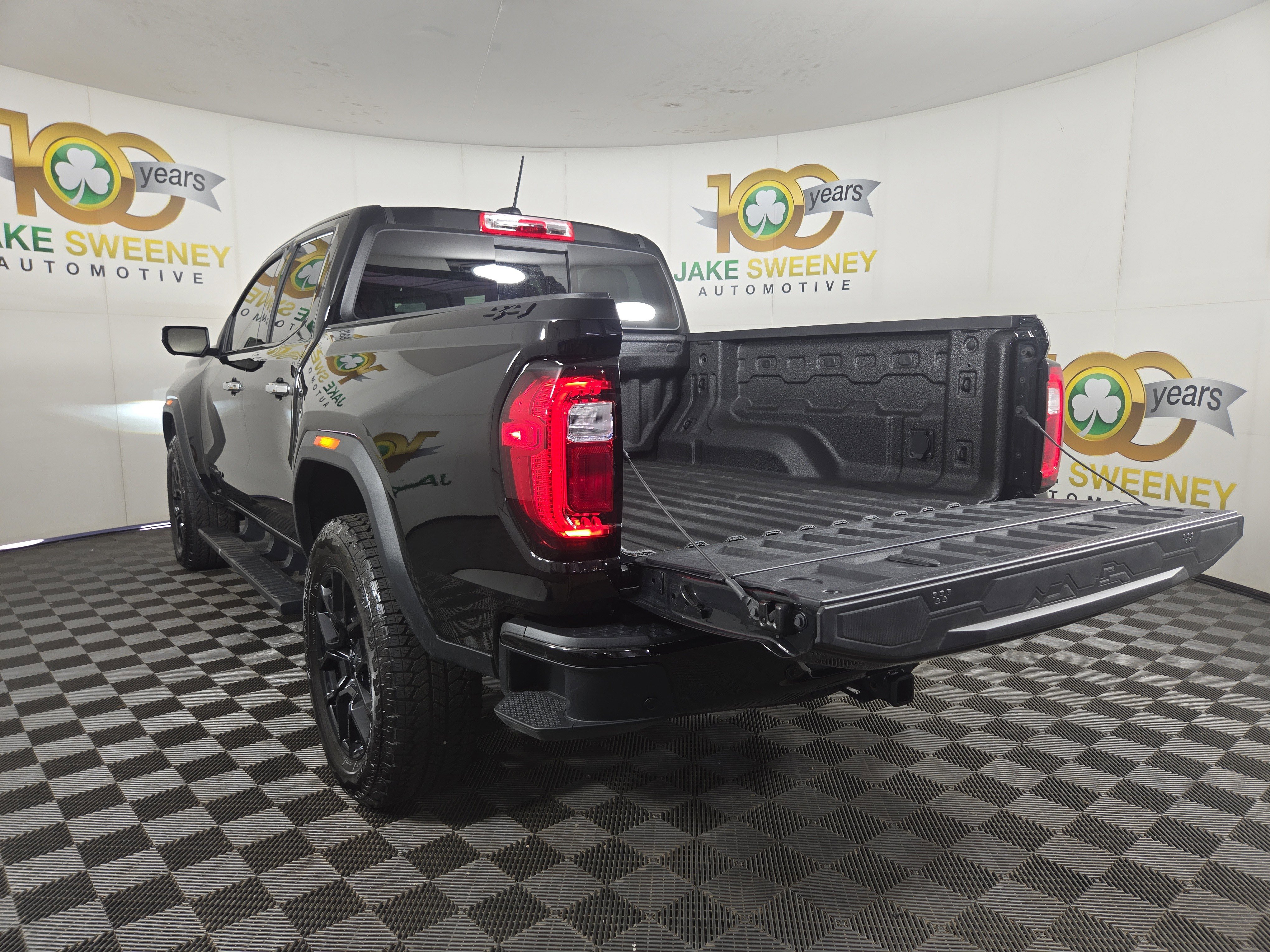 Certified 2026 GMC Canyon Denali w/ LPO, Denali Black Edition AWD/4WD image 33