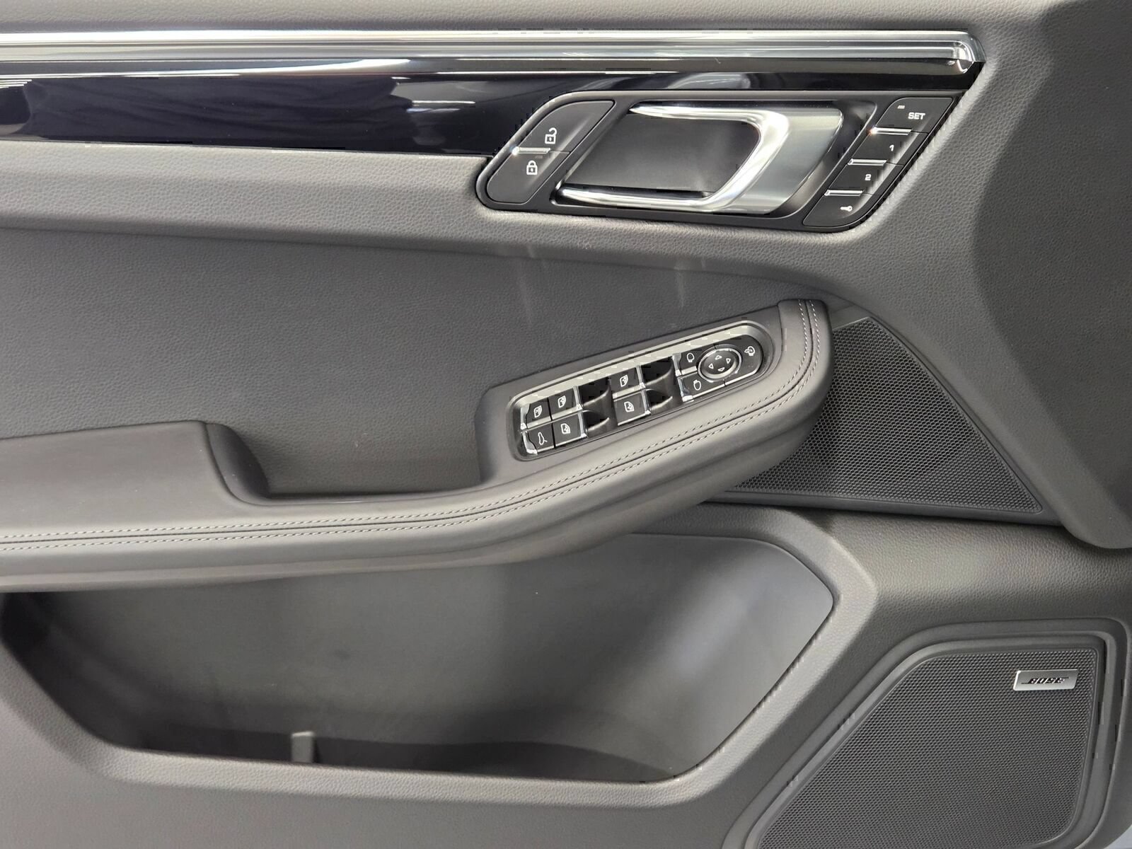 Certified 2026 Porsche Macan AWD/4WD image 14