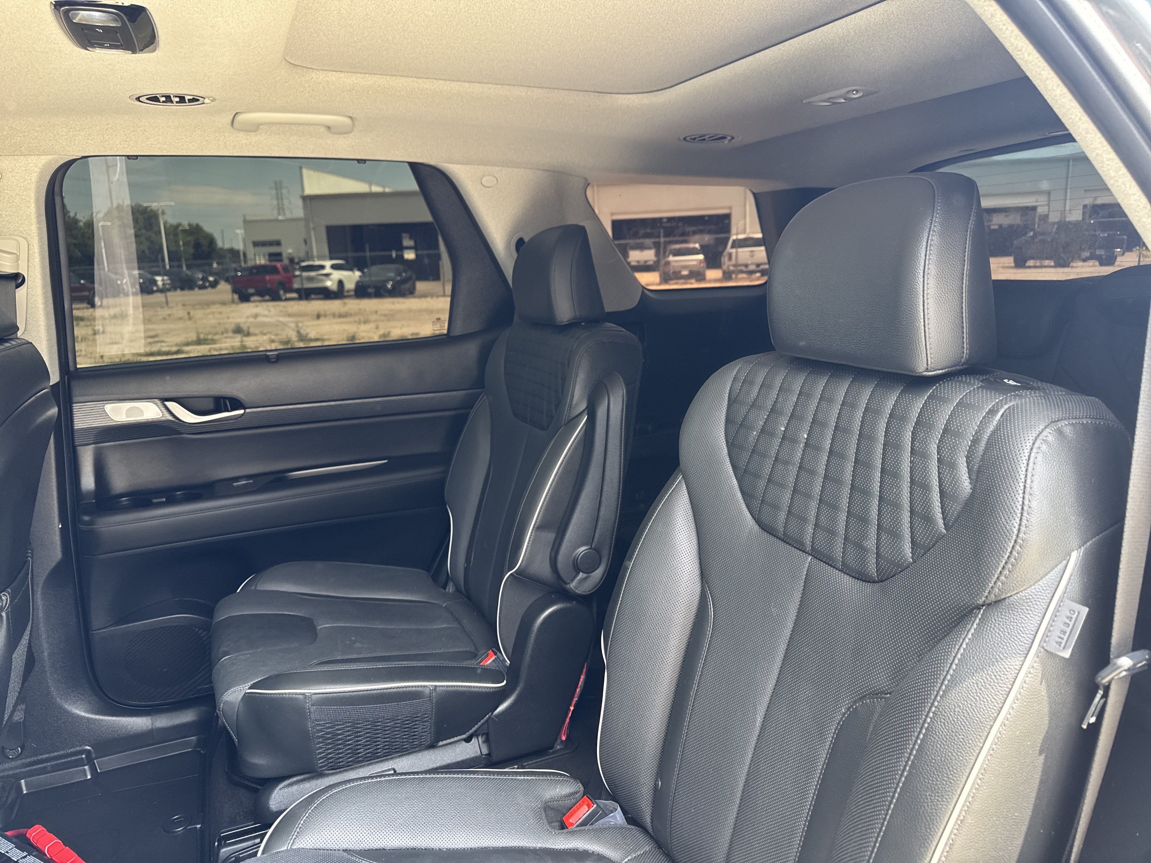 Used 2024 Hyundai Palisade Limited FWD image 9