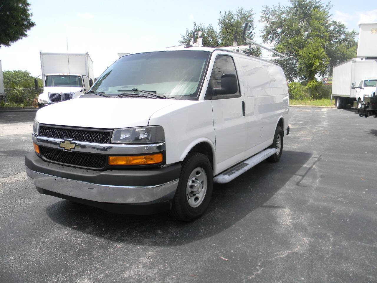 Used 2020 Chevrolet Express 2500 w/ Driver Convenience Package RWD image 1