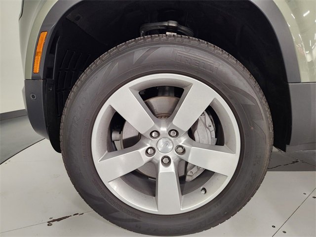 Used 2025 Land Rover Defender 110 S image 8