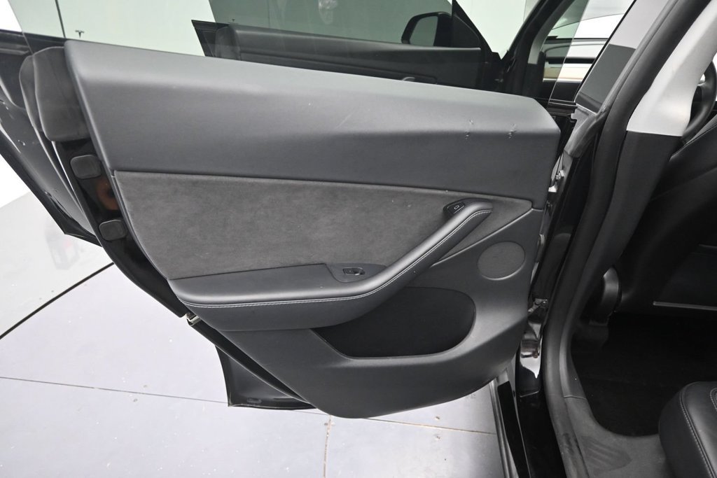 Used 2021 Tesla Model Y Long Range AWD/4WD image 15