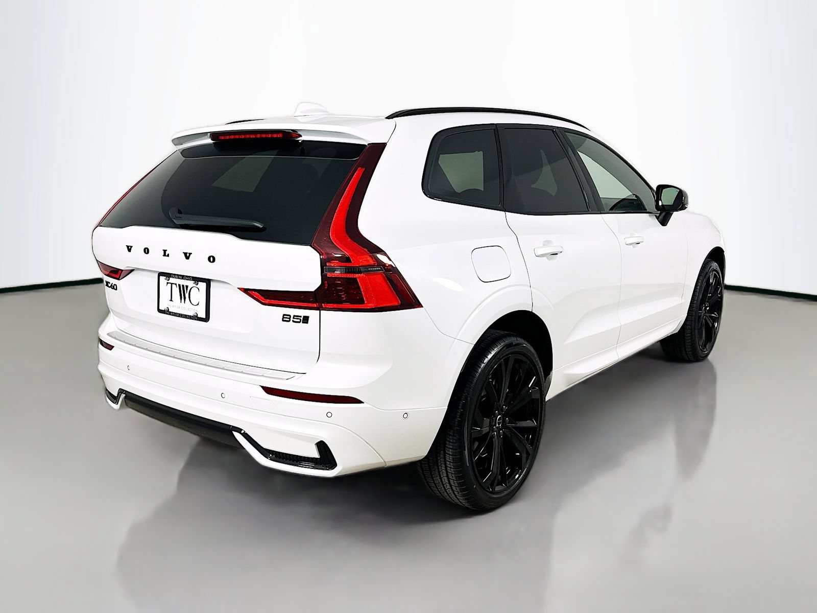 New 2026 Volvo XC60 B5 Ultra w/ Protection Package Premier AWD/4WD image 5