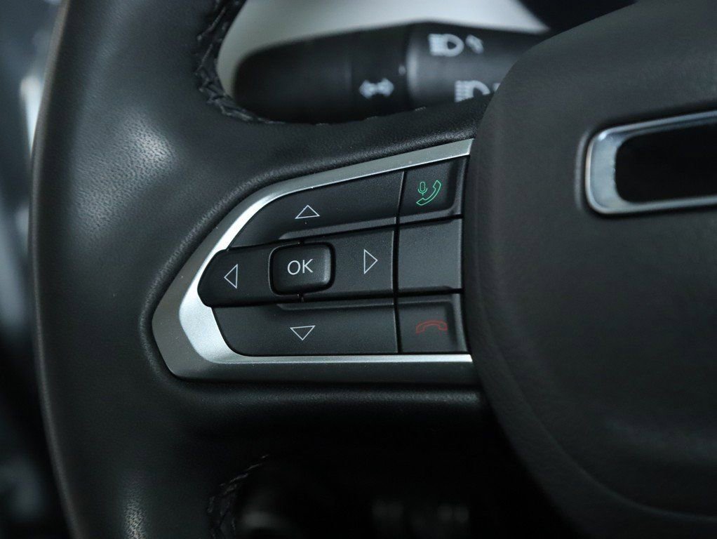 Used 2025 Jeep Compass Limited image 22