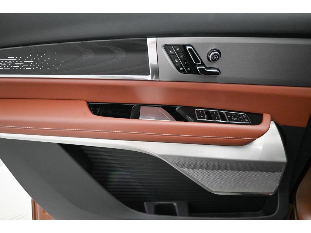 New 2027 Cadillac Vistiq Platinum AWD/4WD image 22