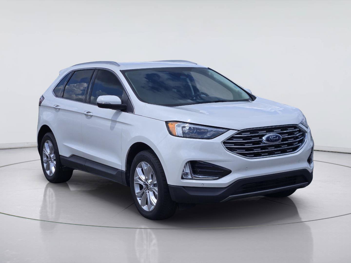 Used 2023 Ford Edge Titanium AWD/4WD image 3