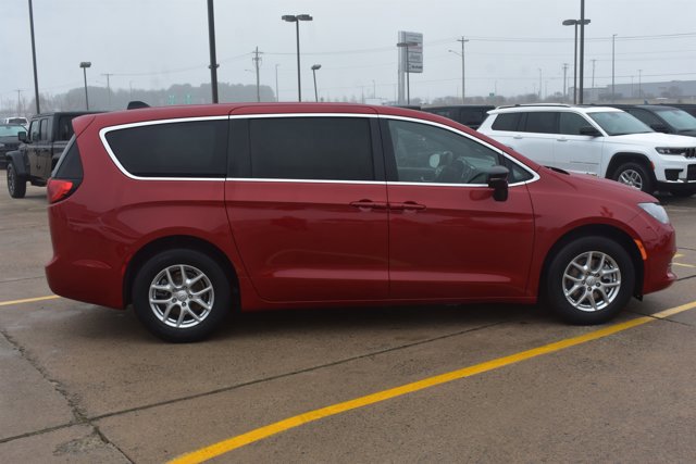 New 2026 Chrysler Voyager LX image 4