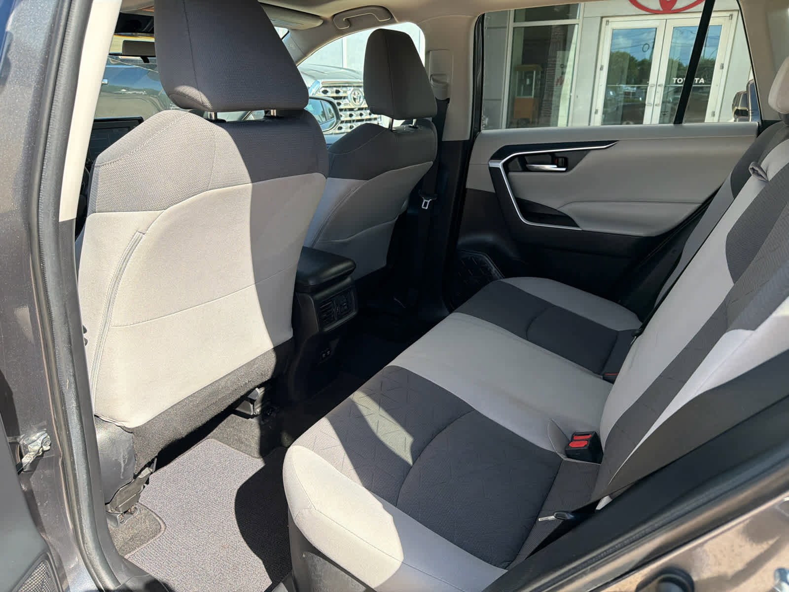 Used 2020 Toyota RAV4 XLE w/ Convenience Package image 21