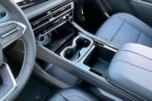 New 2027 Chevrolet Traverse LT FWD image 8