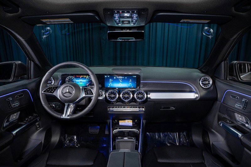 New 2026 Mercedes-Benz GLB 250 4MATIC image 14