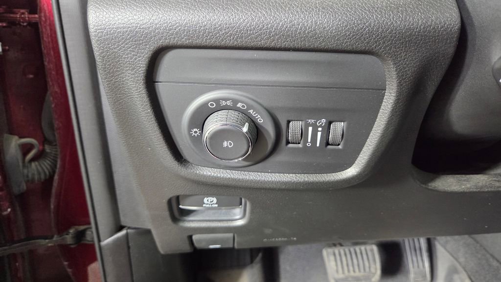 Used 2022 Jeep Grand Cherokee Overland w/ Luxury Tech Group IV image 20