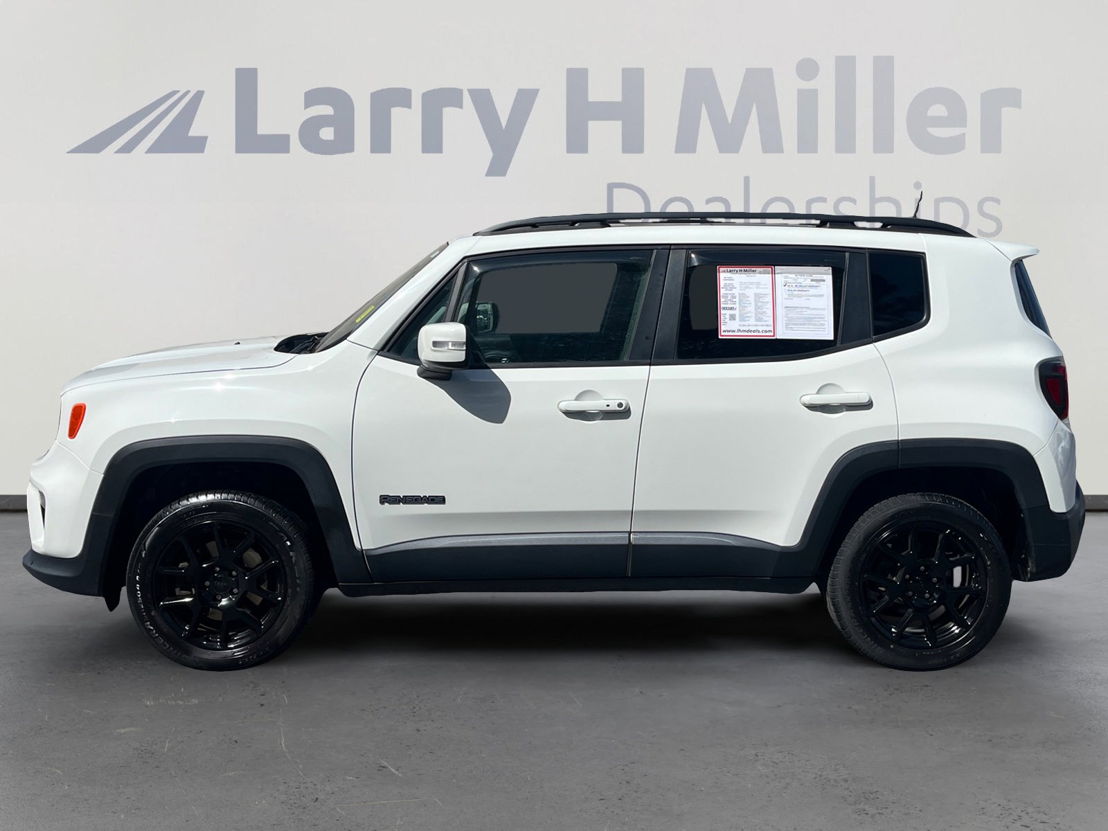 Used 2019 Jeep Renegade Altitude w/ UConnect 8.4 Nav Group AWD/4WD image 2