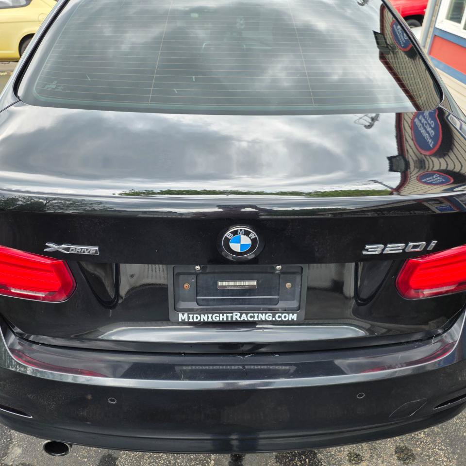 Used 2017 BMW 320i xDrive Sedan AWD/4WD image 12